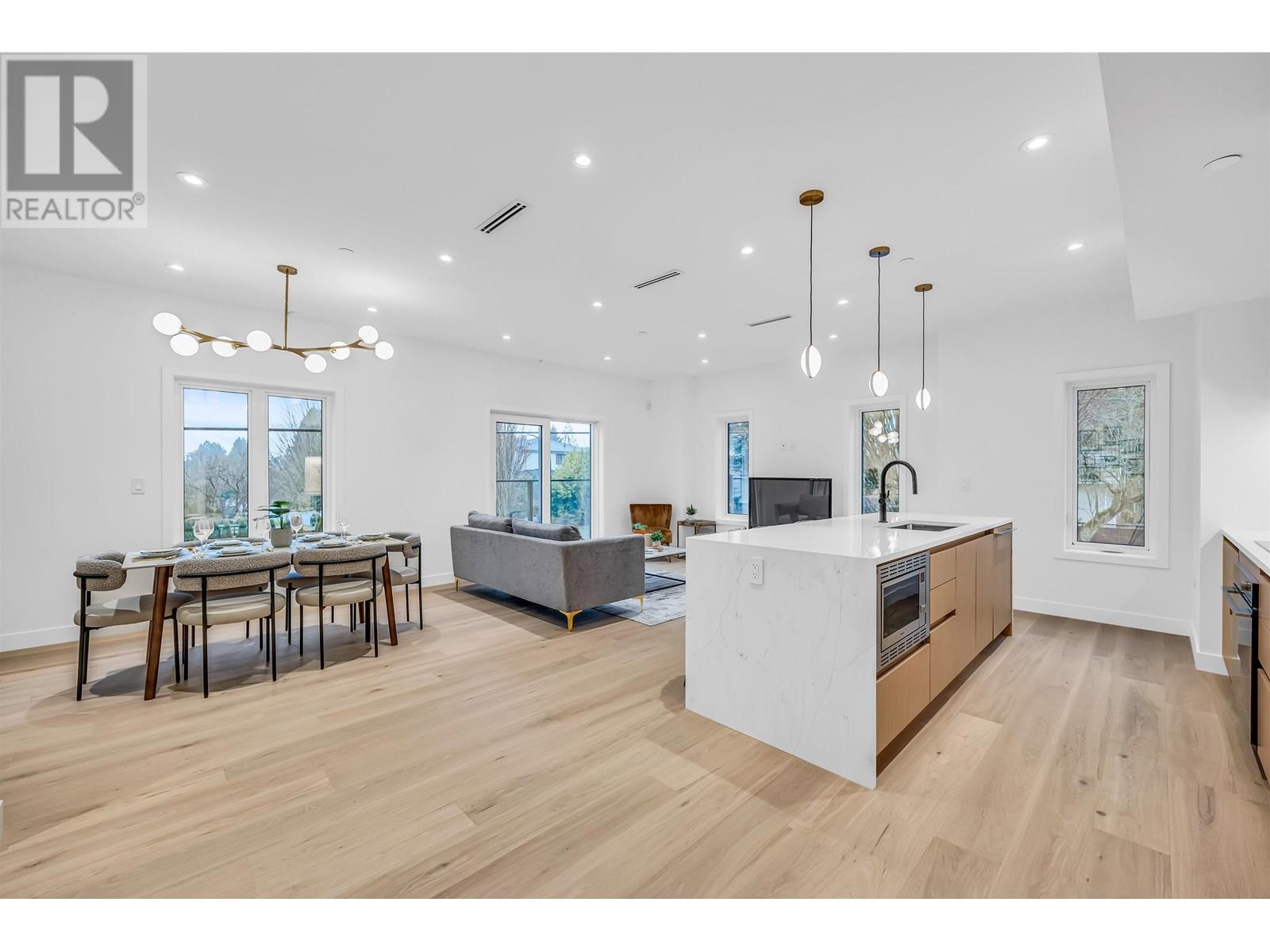 Listing Picture 7 of 37 : 1012 W 52ND AVENUE, Vancouver / 溫哥華 - 魯藝地產 Yvonne Lu Group - MLS Medallion Club Member