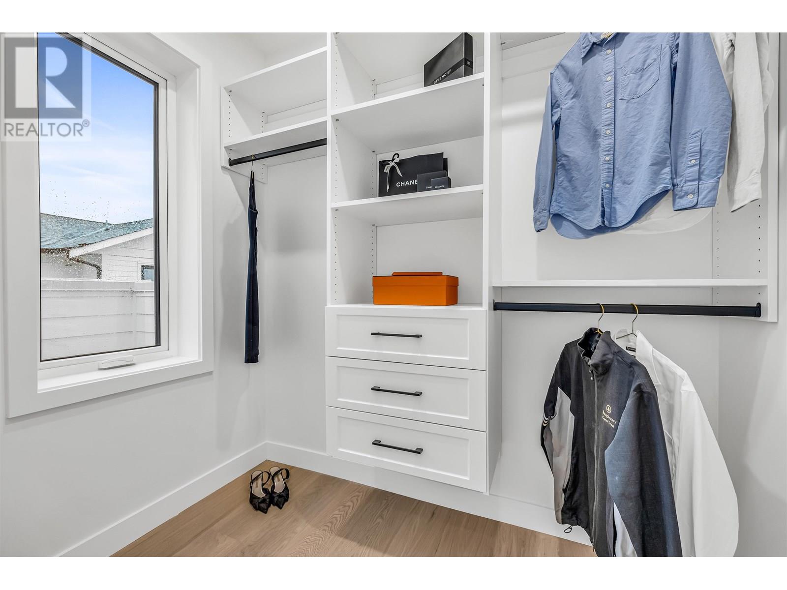 Listing Picture 23 of 37 : 1012 W 52ND AVENUE, Vancouver / 溫哥華 - 魯藝地產 Yvonne Lu Group - MLS Medallion Club Member