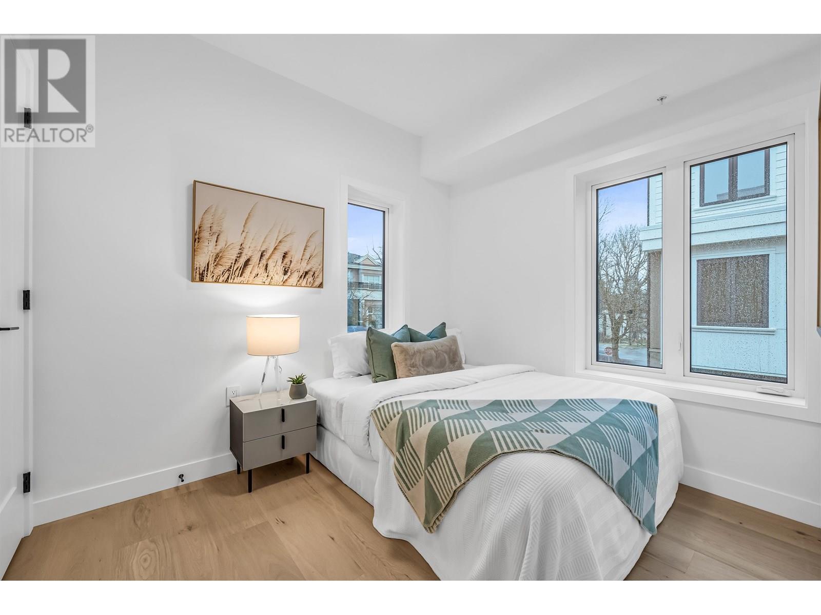 Listing Picture 17 of 37 : 1012 W 52ND AVENUE, Vancouver / 溫哥華 - 魯藝地產 Yvonne Lu Group - MLS Medallion Club Member