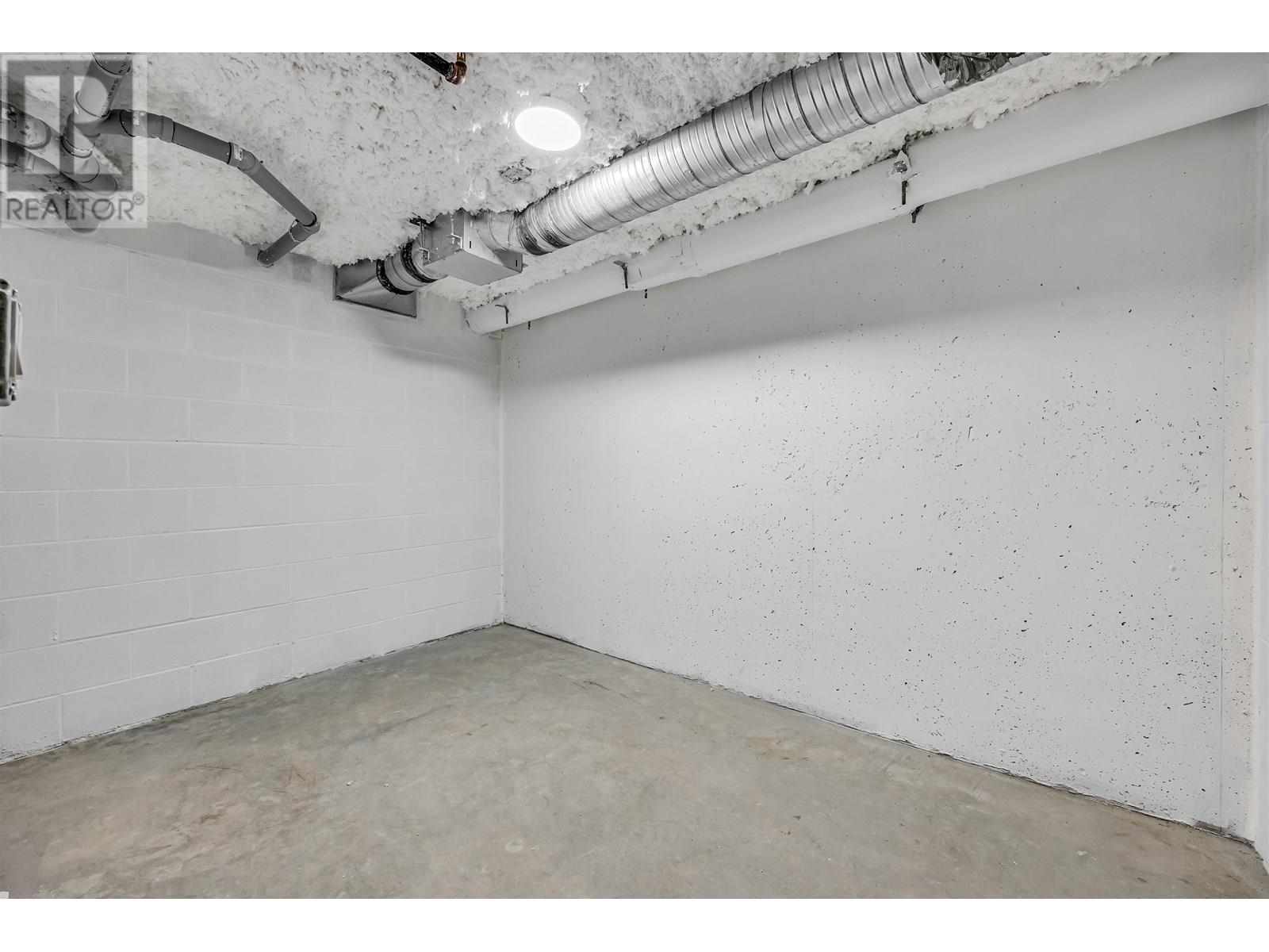 Listing Picture 33 of 37 : 1012 W 52ND AVENUE, Vancouver / 溫哥華 - 魯藝地產 Yvonne Lu Group - MLS Medallion Club Member