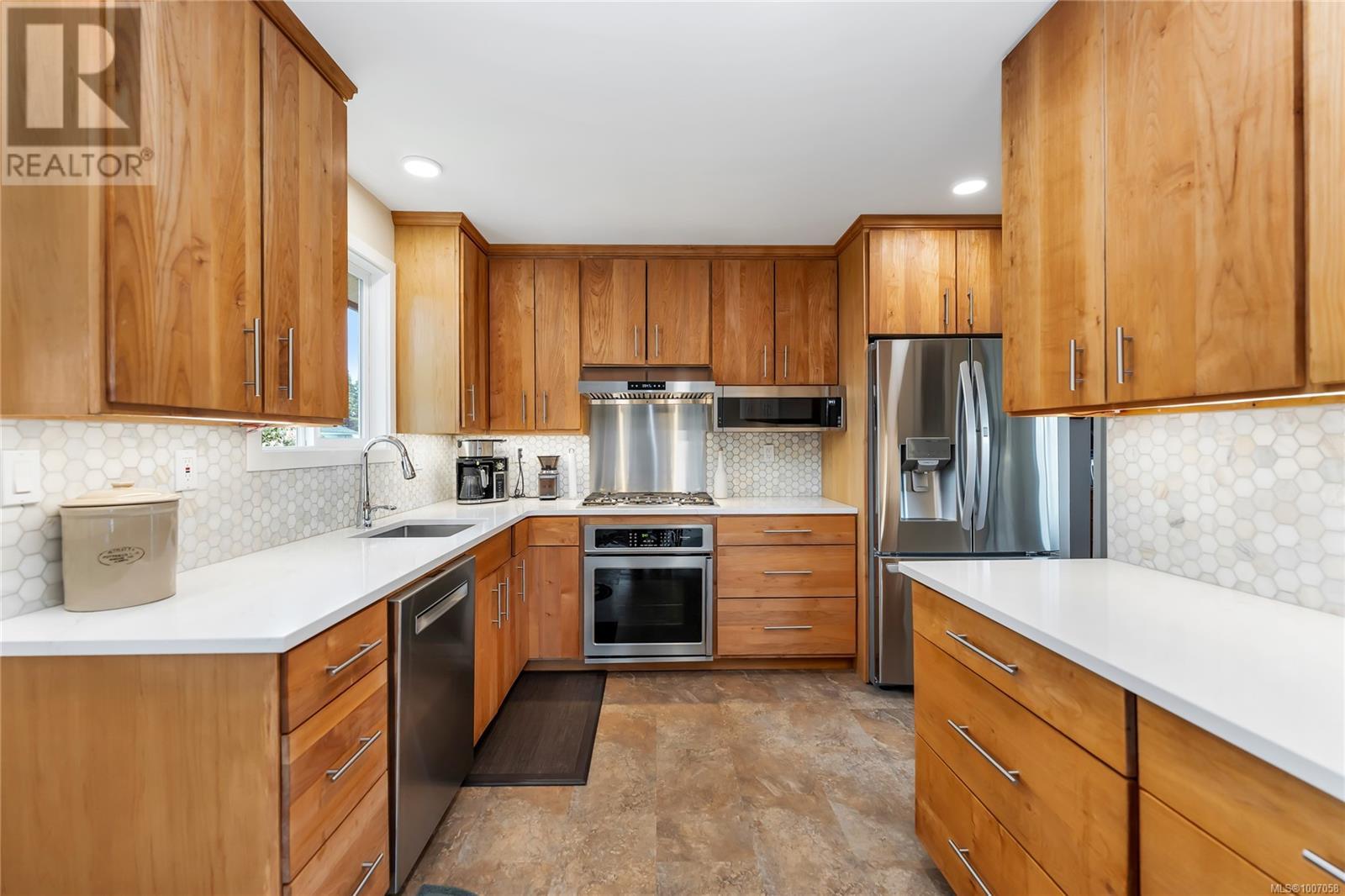 Property at 2029 Linda Pl image 3