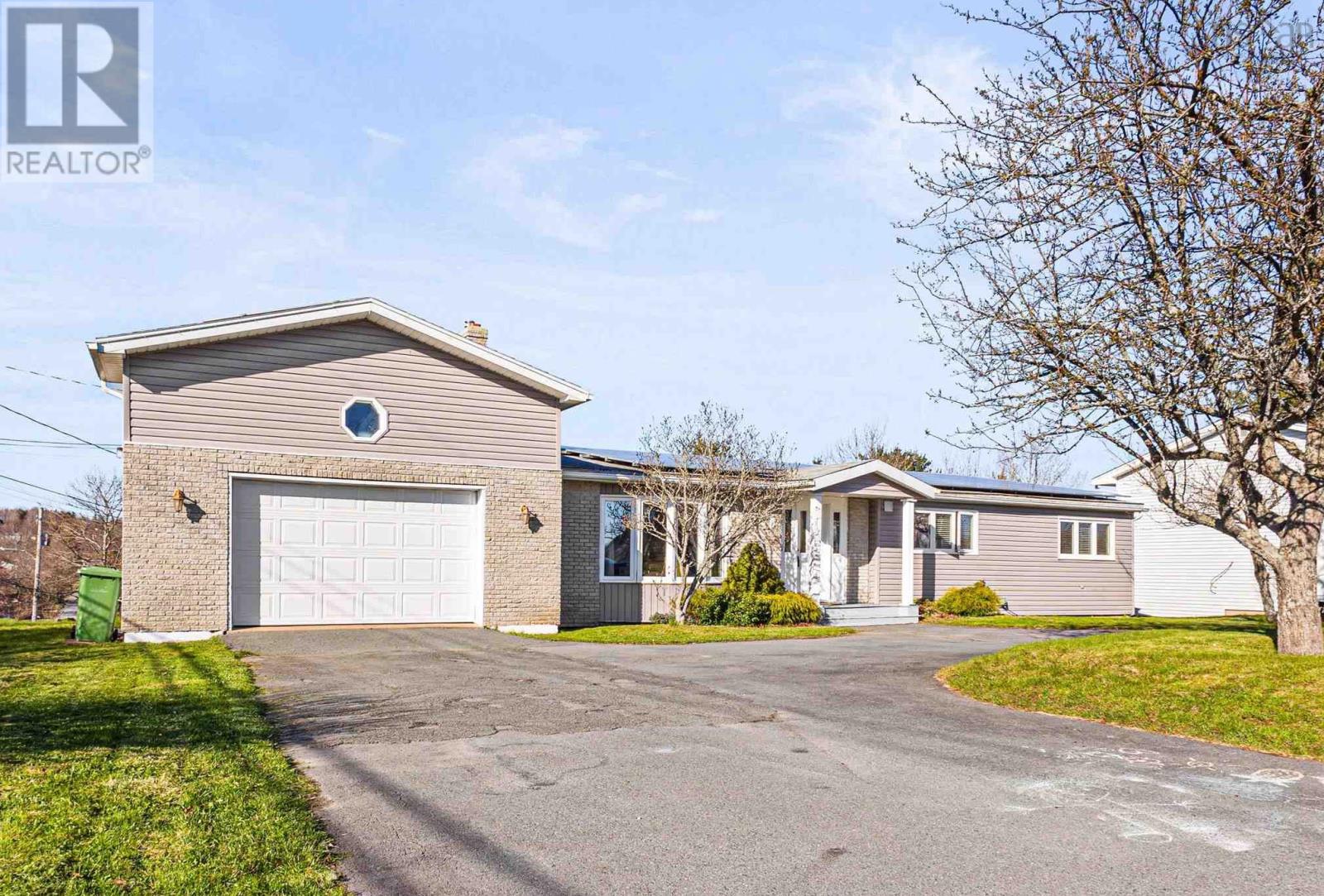 Property at 6 Hillside Court image 1