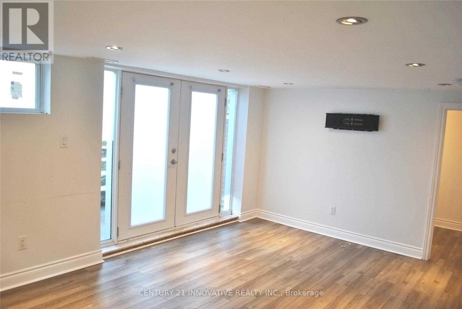 Bsmt 0 Bd - 985 Victoria Park Avenue, Toronto, Ontario  M4B 2J4 - Photo 2 - E12275026