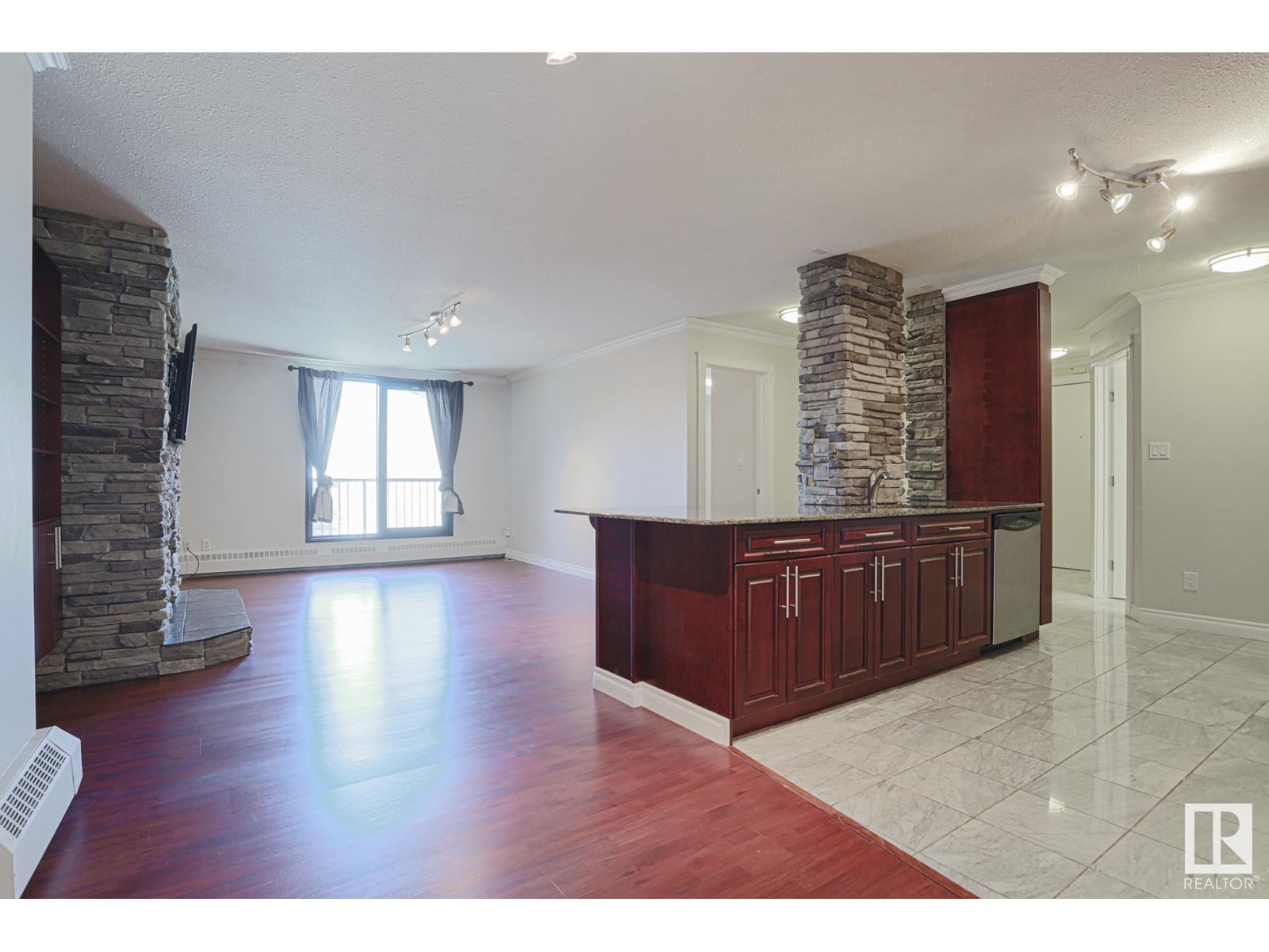 #1407 10125 109 St Nw, Edmonton, Alberta  T5J 3P1 - Photo 2 - E4446871