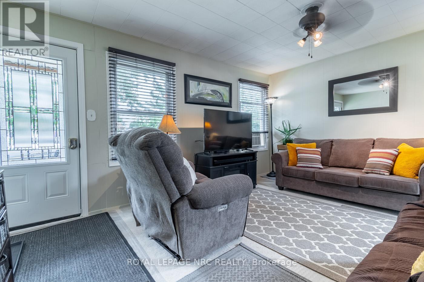 17 Dunkirk Court, Welland (Lincoln/crowland), Ontario  L3B 4V9 - Photo 10 - X12275095