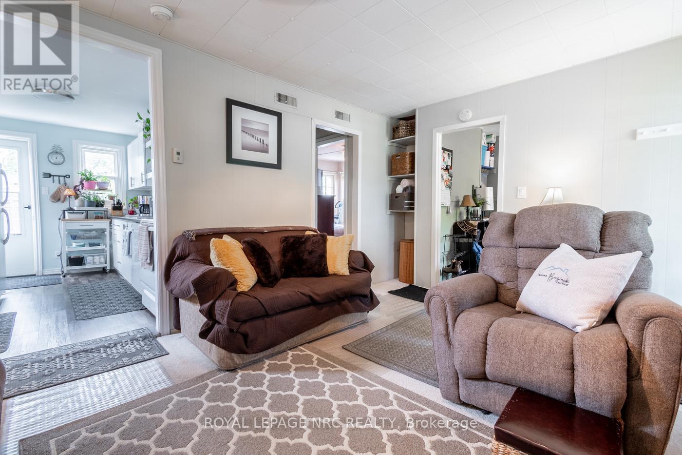 17 Dunkirk Court, Welland (Lincoln/crowland), Ontario  L3B 4V9 - Photo 12 - X12275095