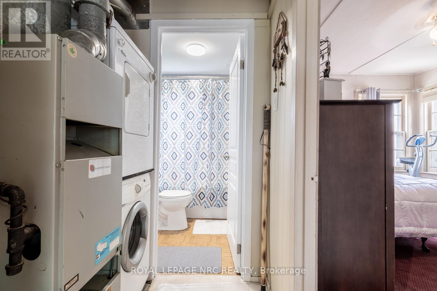 17 Dunkirk Court, Welland (Lincoln/crowland), Ontario  L3B 4V9 - Photo 13 - X12275095