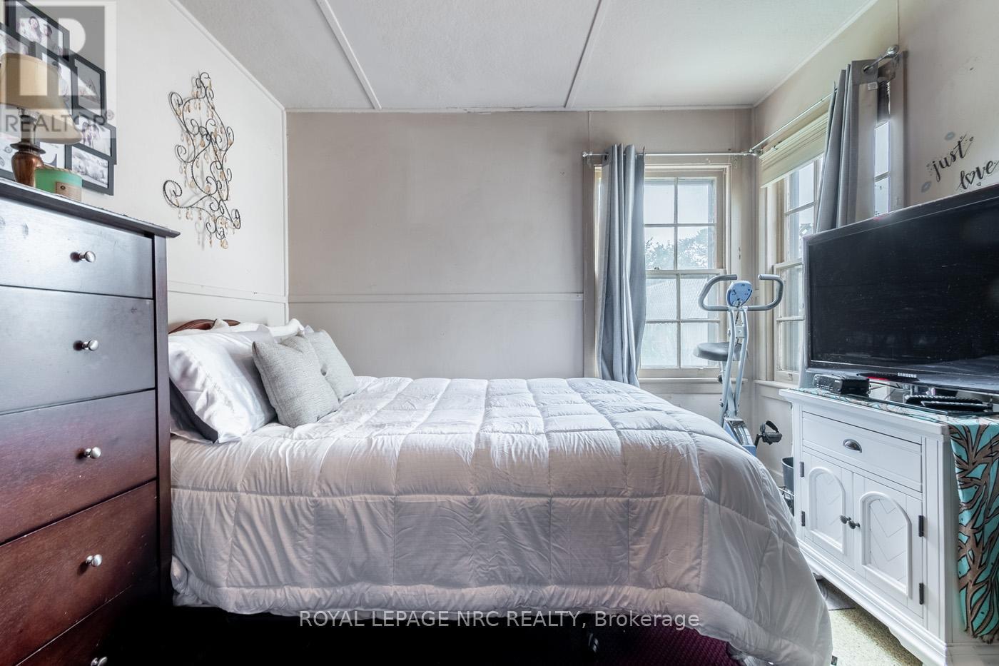 17 Dunkirk Court, Welland (Lincoln/crowland), Ontario  L3B 4V9 - Photo 17 - X12275095