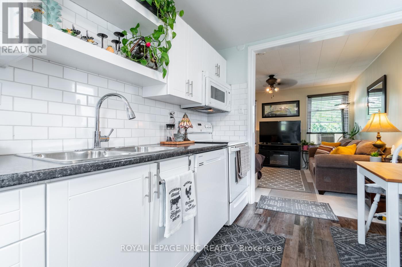 17 Dunkirk Court, Welland (Lincoln/crowland), Ontario  L3B 4V9 - Photo 20 - X12275095