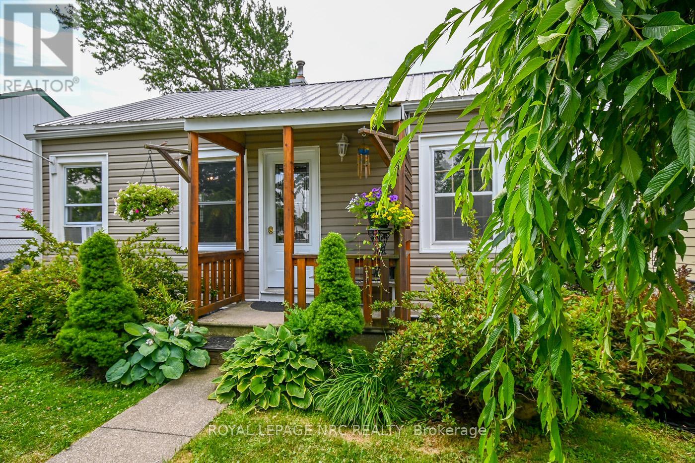 17 Dunkirk Court, Welland (Lincoln/crowland), Ontario  L3B 4V9 - Photo 4 - X12275095