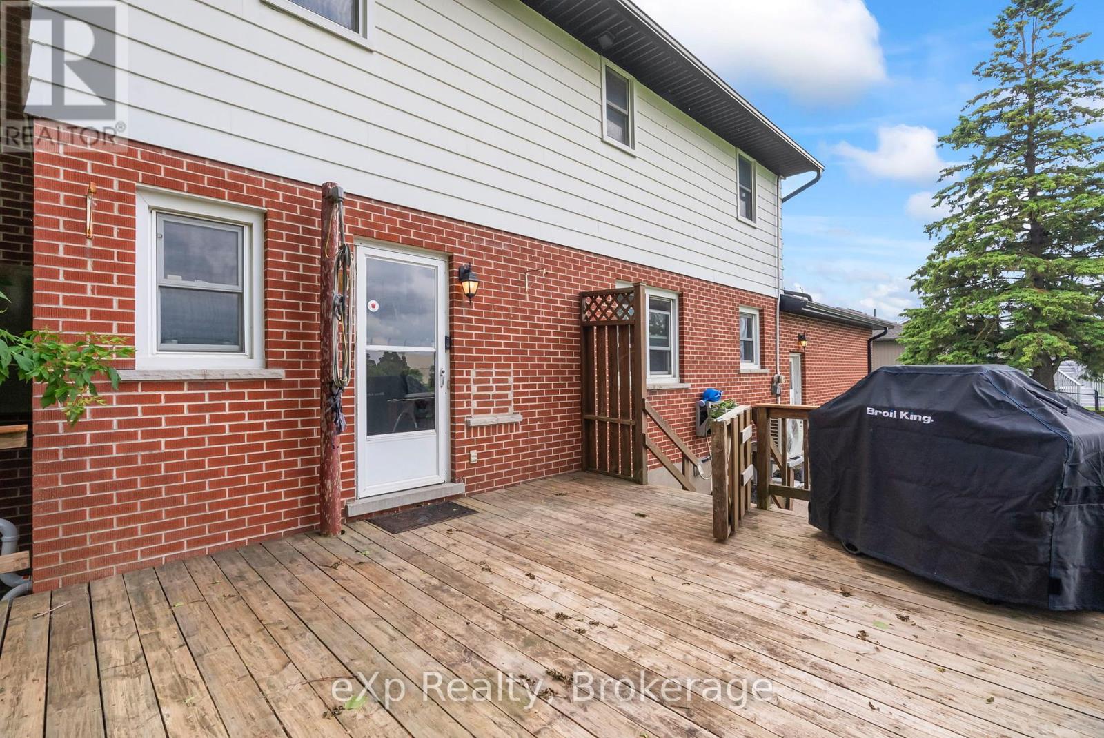 450 Smith Street, Wellington North, Ontario  N0G 1A0 - Photo 35 - X12275106