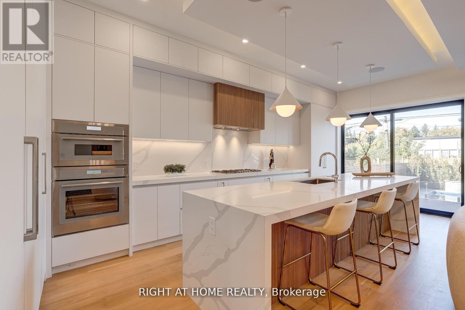 100 Glenvale Boulevard, Toronto, Ontario  M4G 2V9 - Photo 13 - C12275052