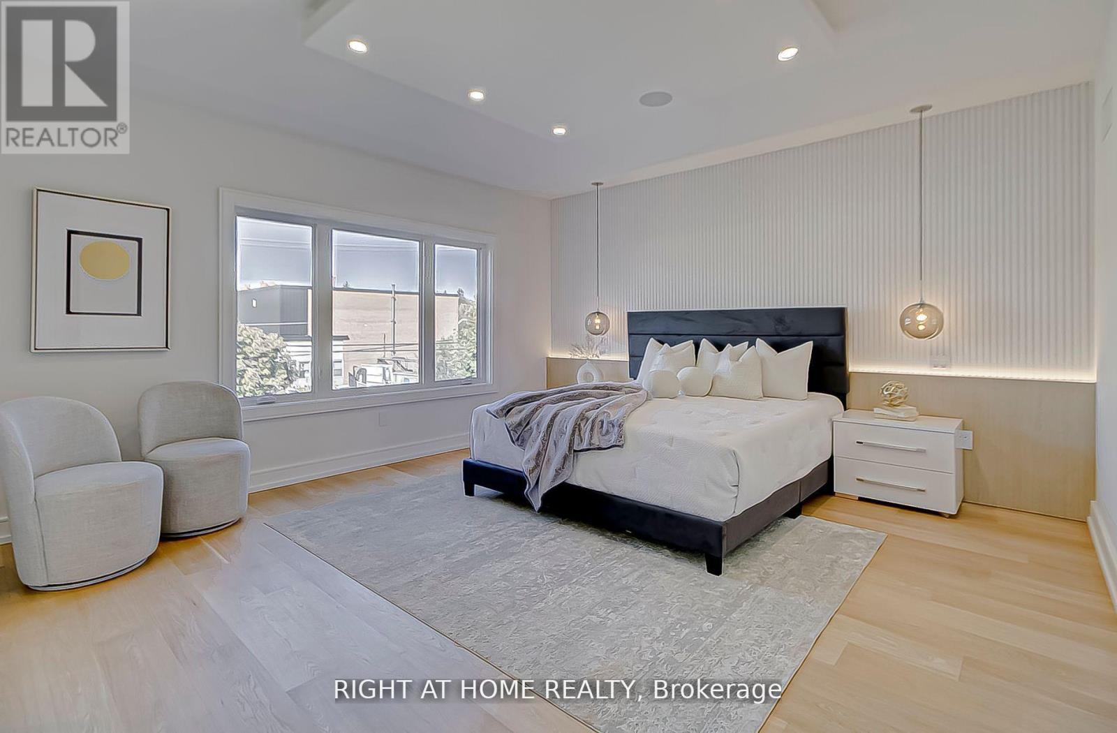 100 Glenvale Boulevard, Toronto, Ontario  M4G 2V9 - Photo 15 - C12275052