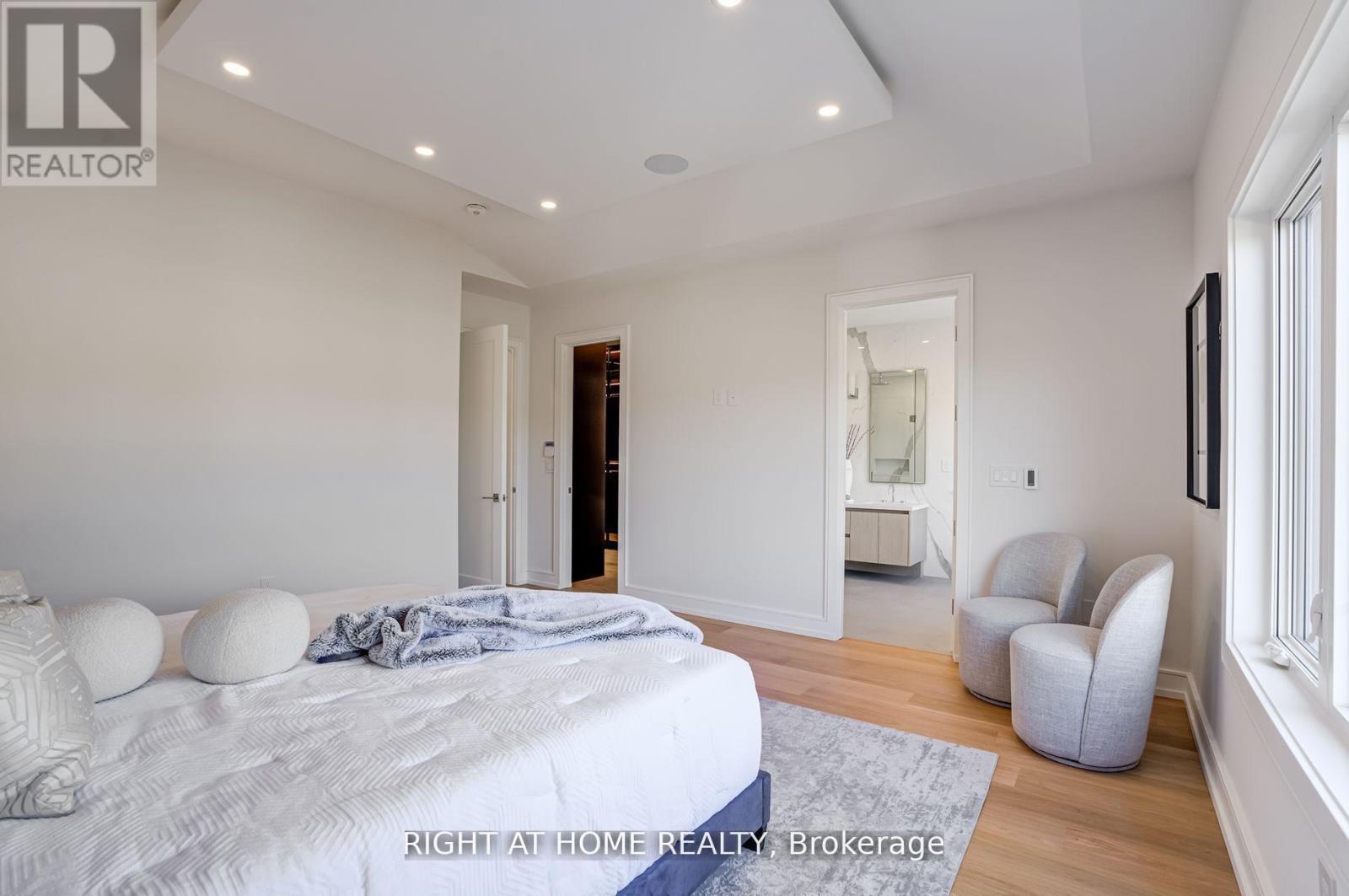 100 Glenvale Boulevard, Toronto, Ontario  M4G 2V9 - Photo 16 - C12275052