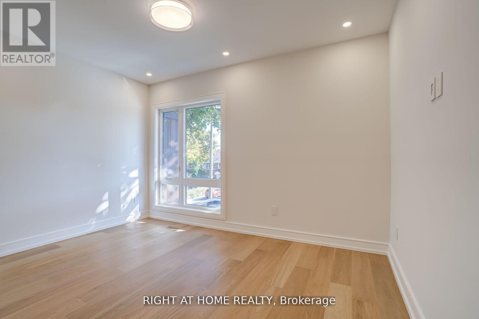 100 Glenvale Boulevard, Toronto, Ontario  M4G 2V9 - Photo 22 - C12275052