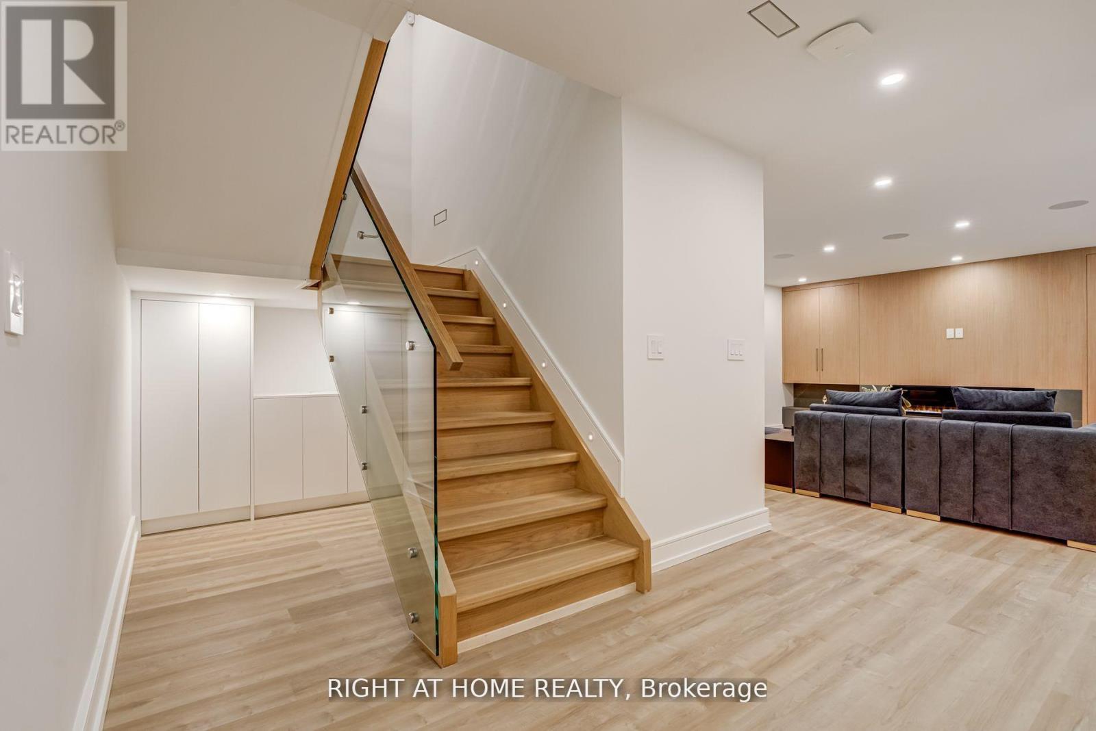 100 Glenvale Boulevard, Toronto, Ontario  M4G 2V9 - Photo 26 - C12275052