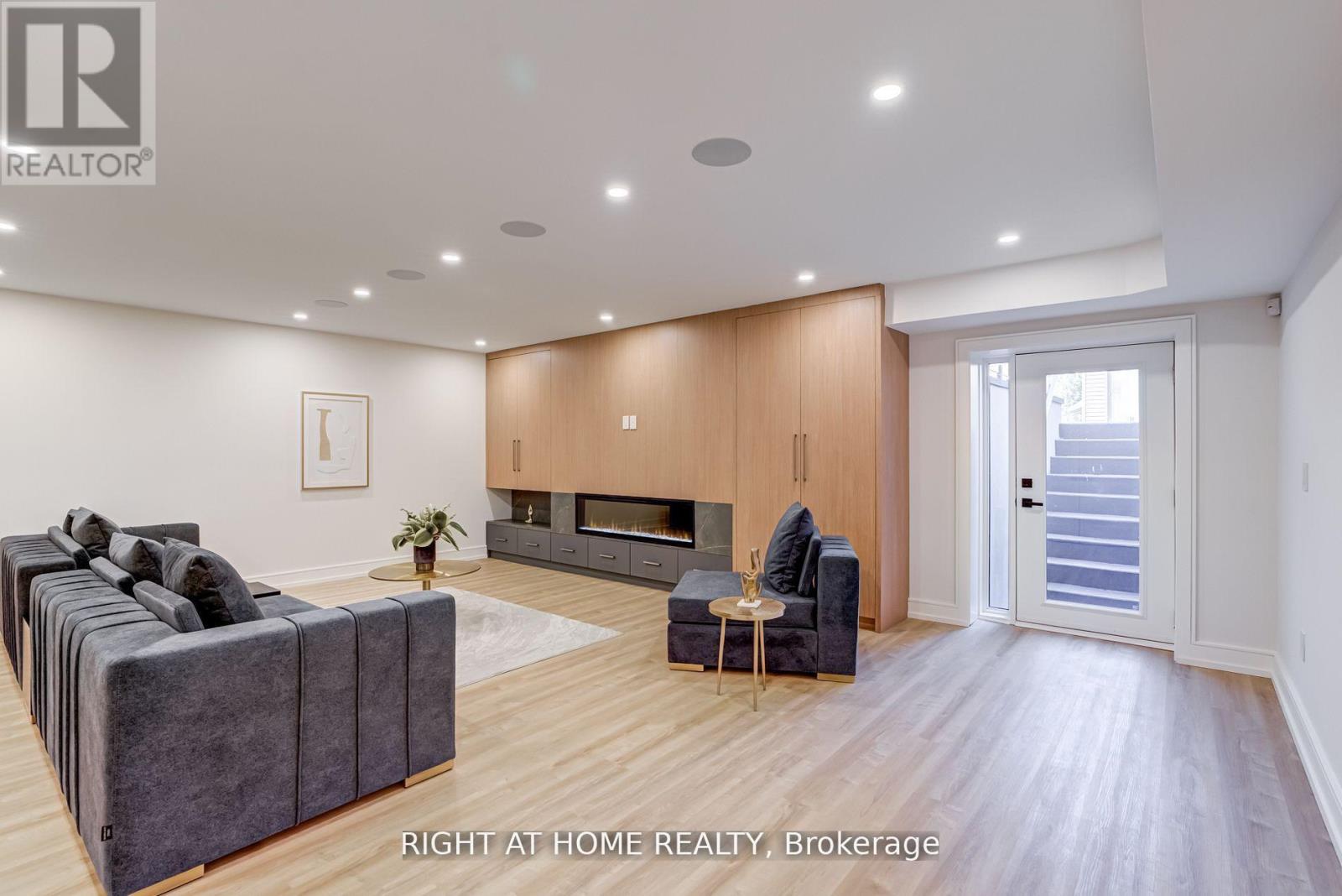 100 Glenvale Boulevard, Toronto, Ontario  M4G 2V9 - Photo 27 - C12275052