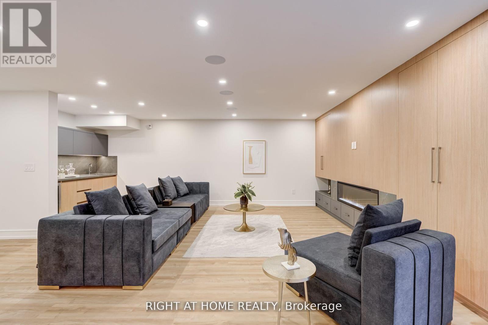100 Glenvale Boulevard, Toronto, Ontario  M4G 2V9 - Photo 28 - C12275052