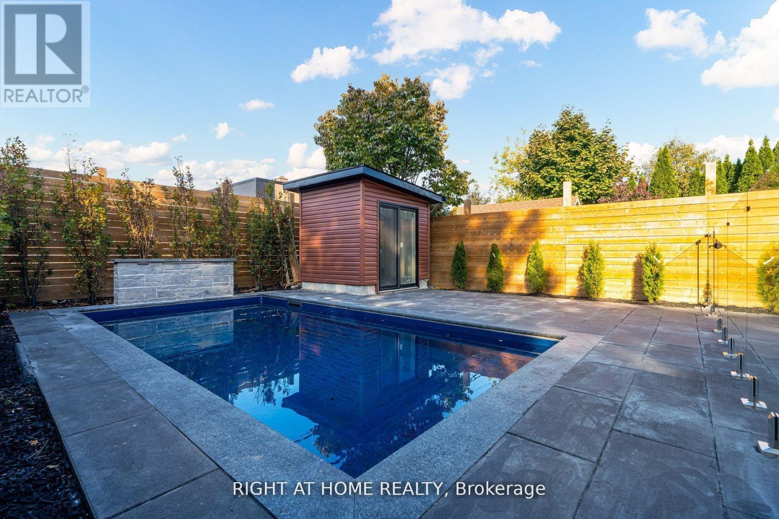 100 Glenvale Boulevard, Toronto, Ontario  M4G 2V9 - Photo 36 - C12275052