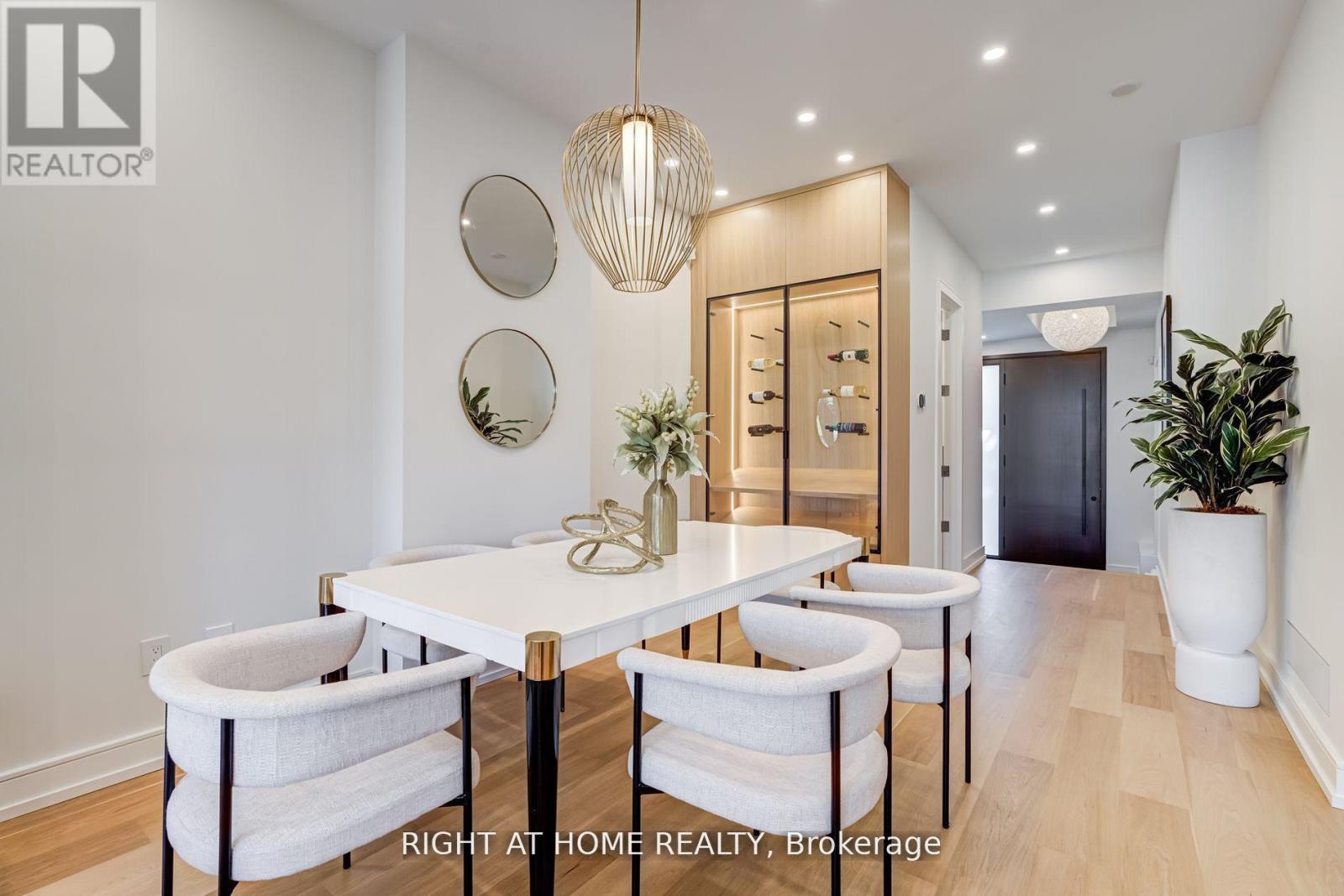100 Glenvale Boulevard, Toronto, Ontario  M4G 2V9 - Photo 7 - C12275052