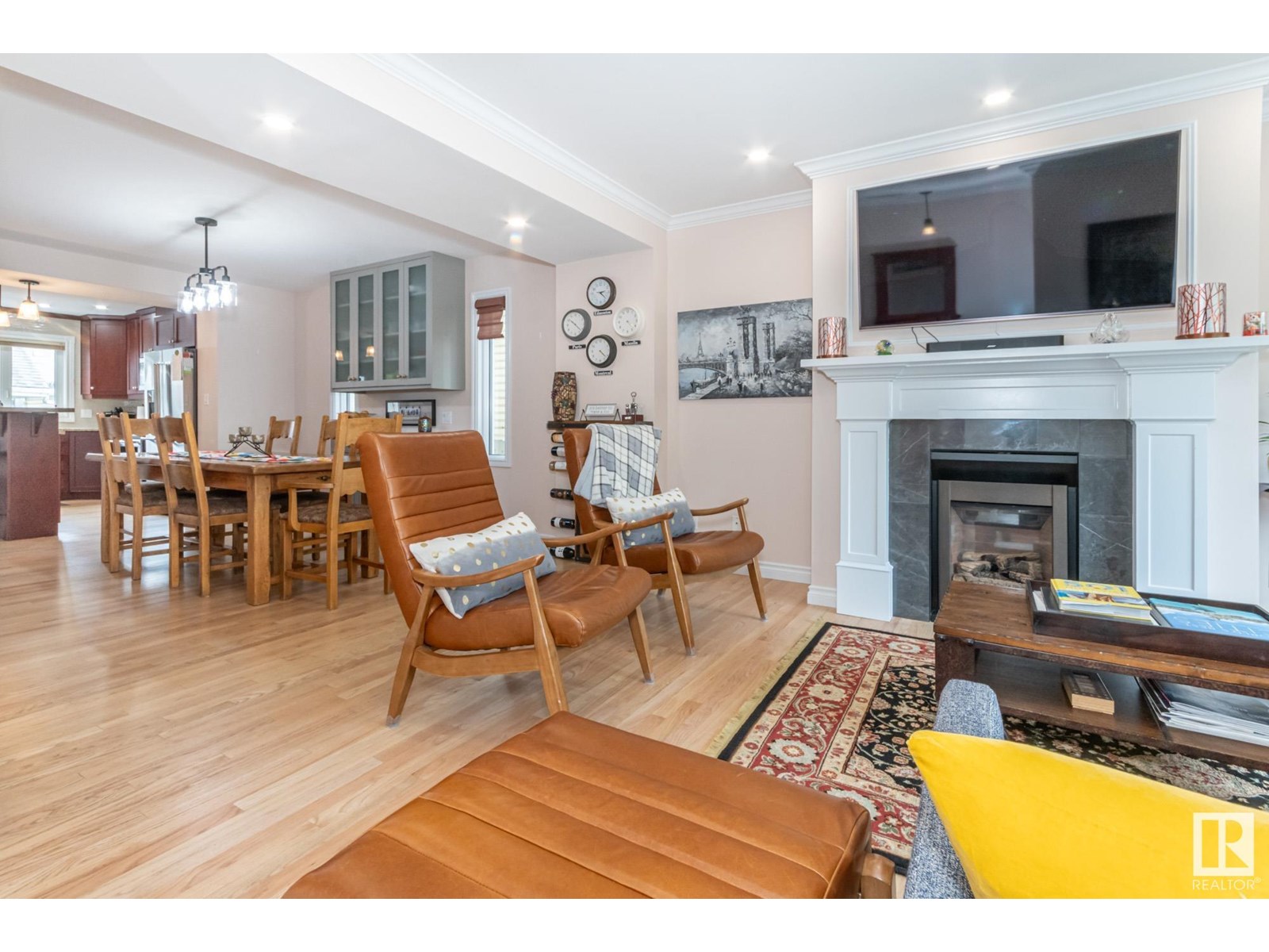 Property at 9327 98 AV NW image 3