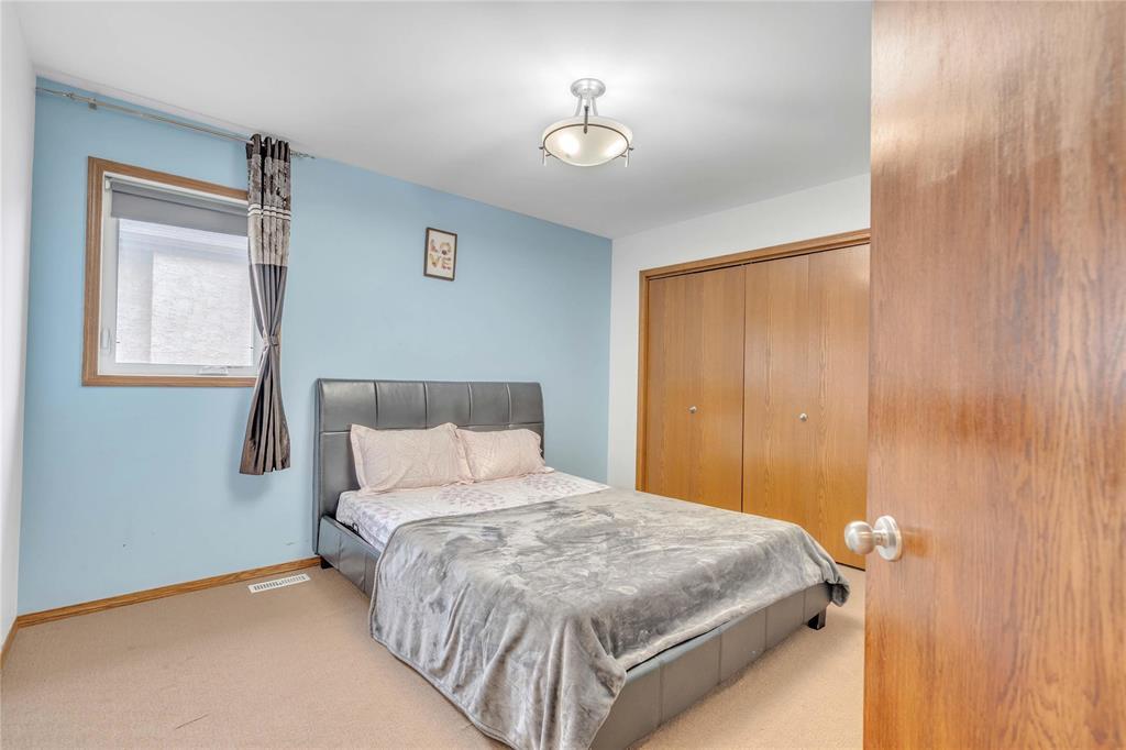 18 Massalia Drive, Winnipeg, Manitoba  R2P 1C4 - Photo 24 - 202517448