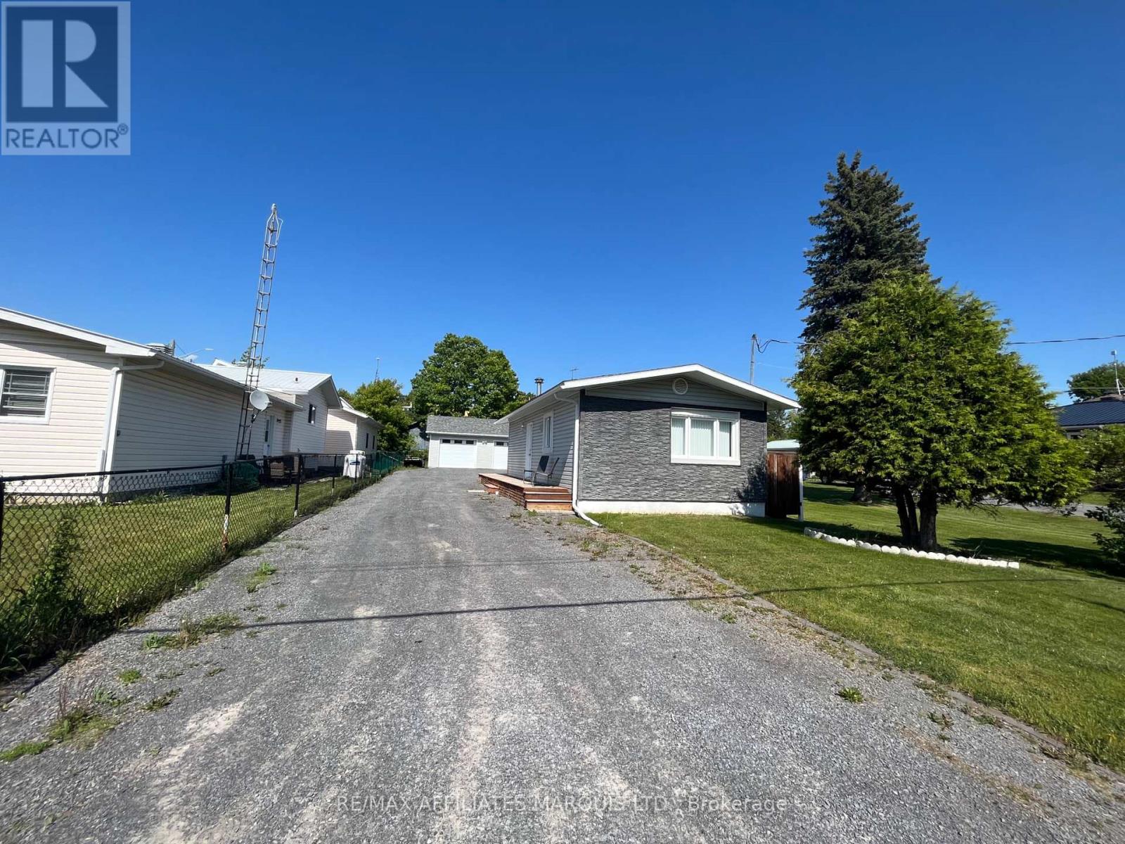 25 Church Street, North Stormont, Ontario  K0C 1W0 - Photo 1 - X12275177