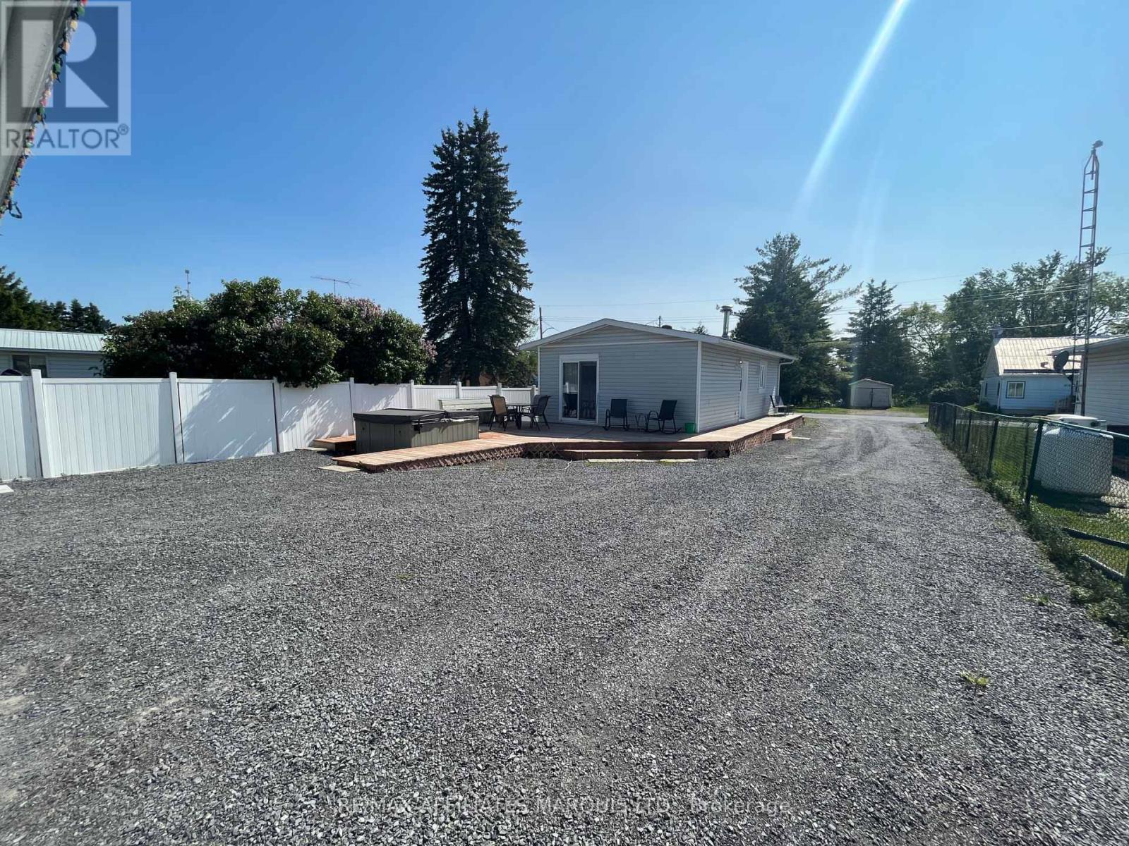 25 Church Street, North Stormont, Ontario  K0C 1W0 - Photo 4 - X12275177