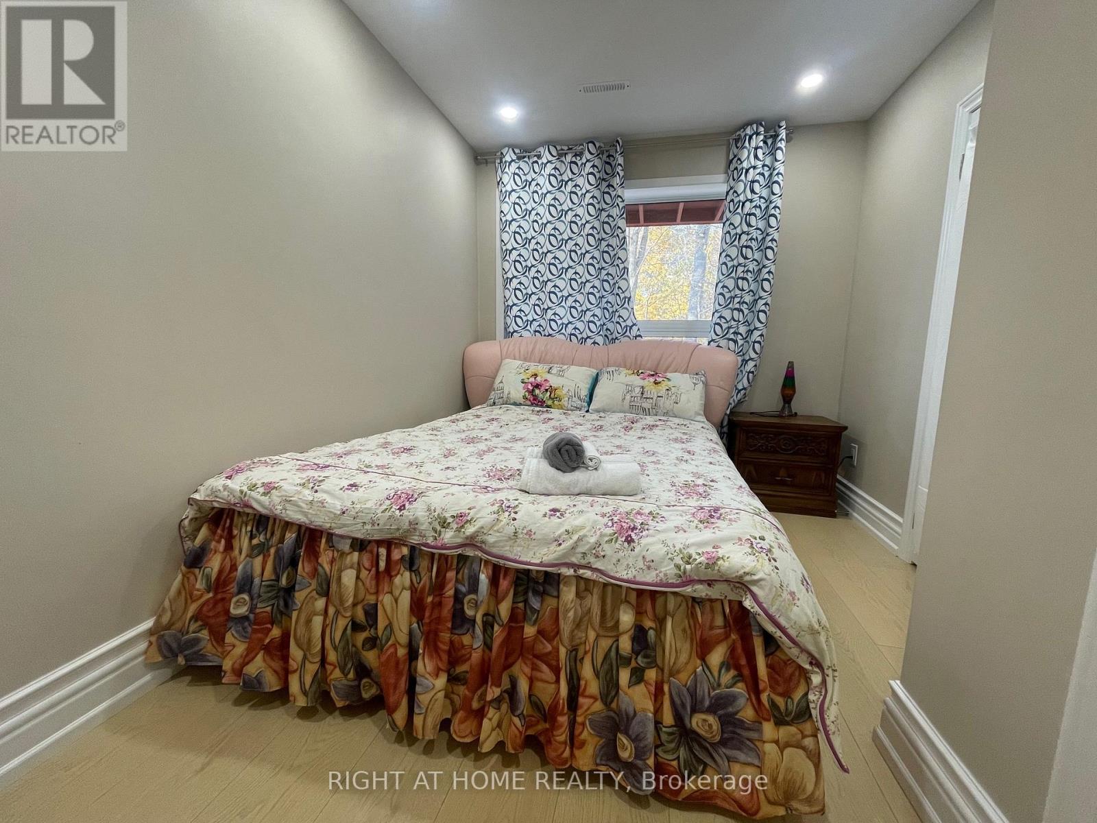 62 Banstock Drive, Toronto, Ontario  M2K 2H6 - Photo 2 - C12275158