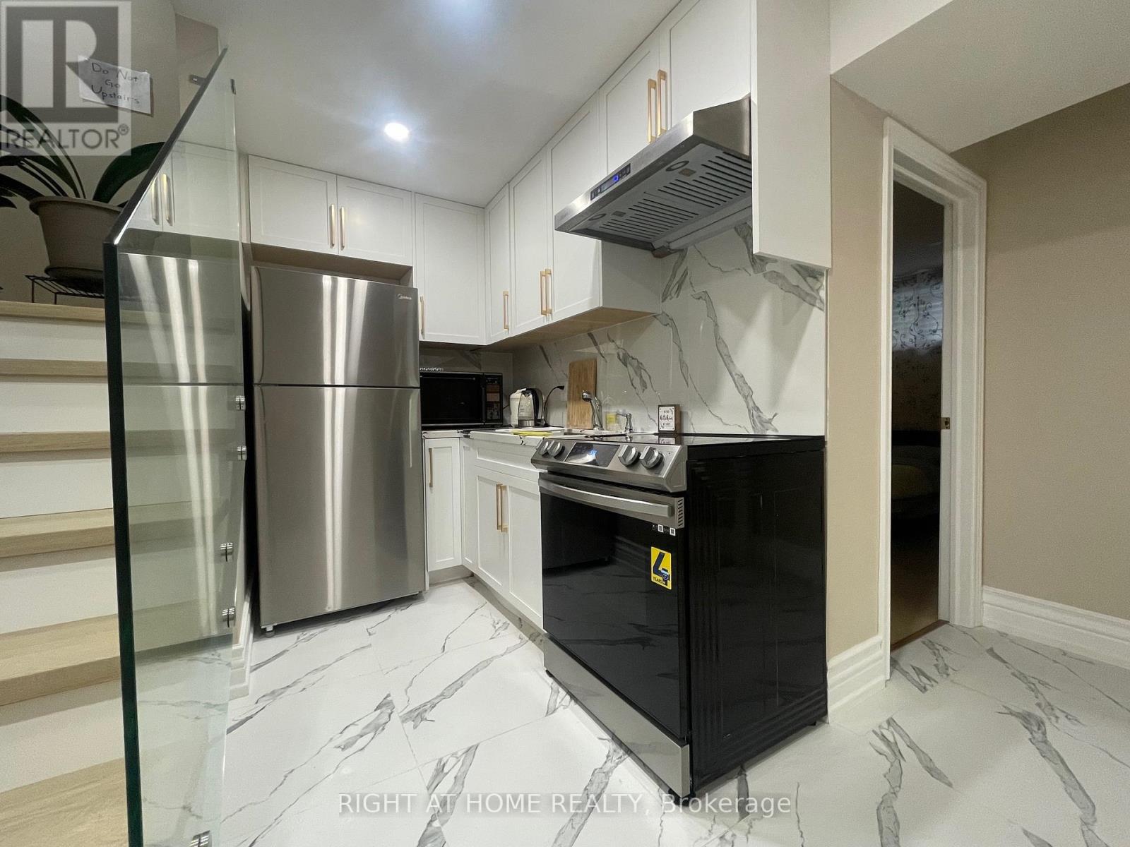 62 Banstock Drive, Toronto, Ontario  M2K 2H6 - Photo 7 - C12275158