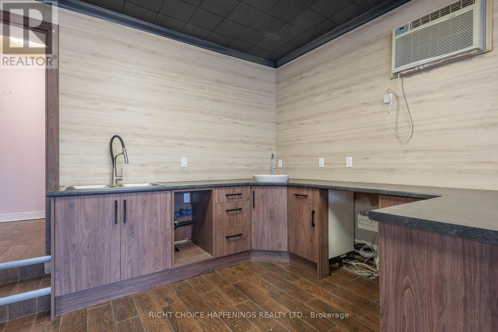 273 Main Street W, Port Colborne, Ontario  L3K 3V7 - Photo 5 - X12275248