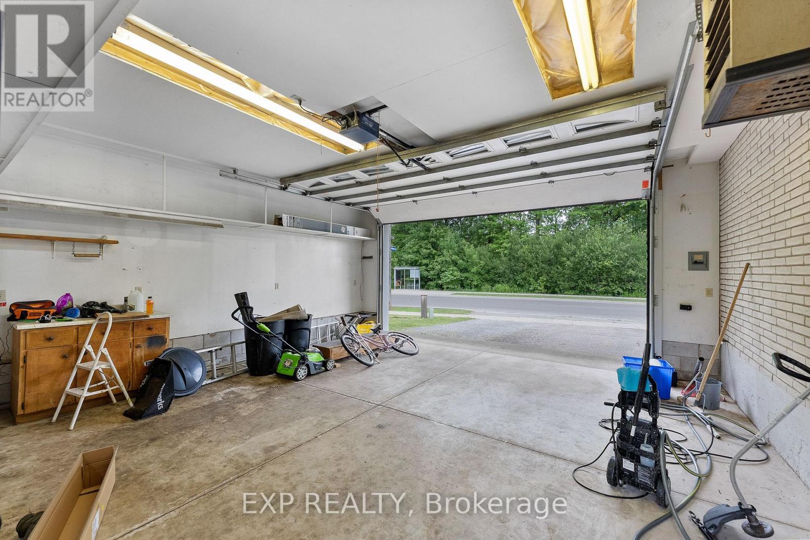 Property at 7161 AILANTHUS AVENUE image 3