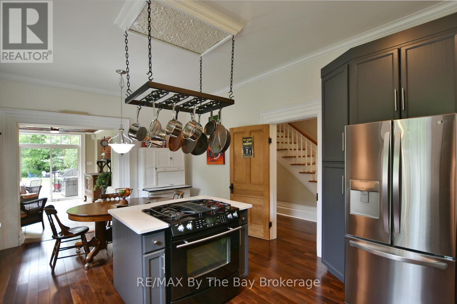 214 Elm Street, Clearview, Ontario  L0M 1S0 - Photo 12 - S12275210