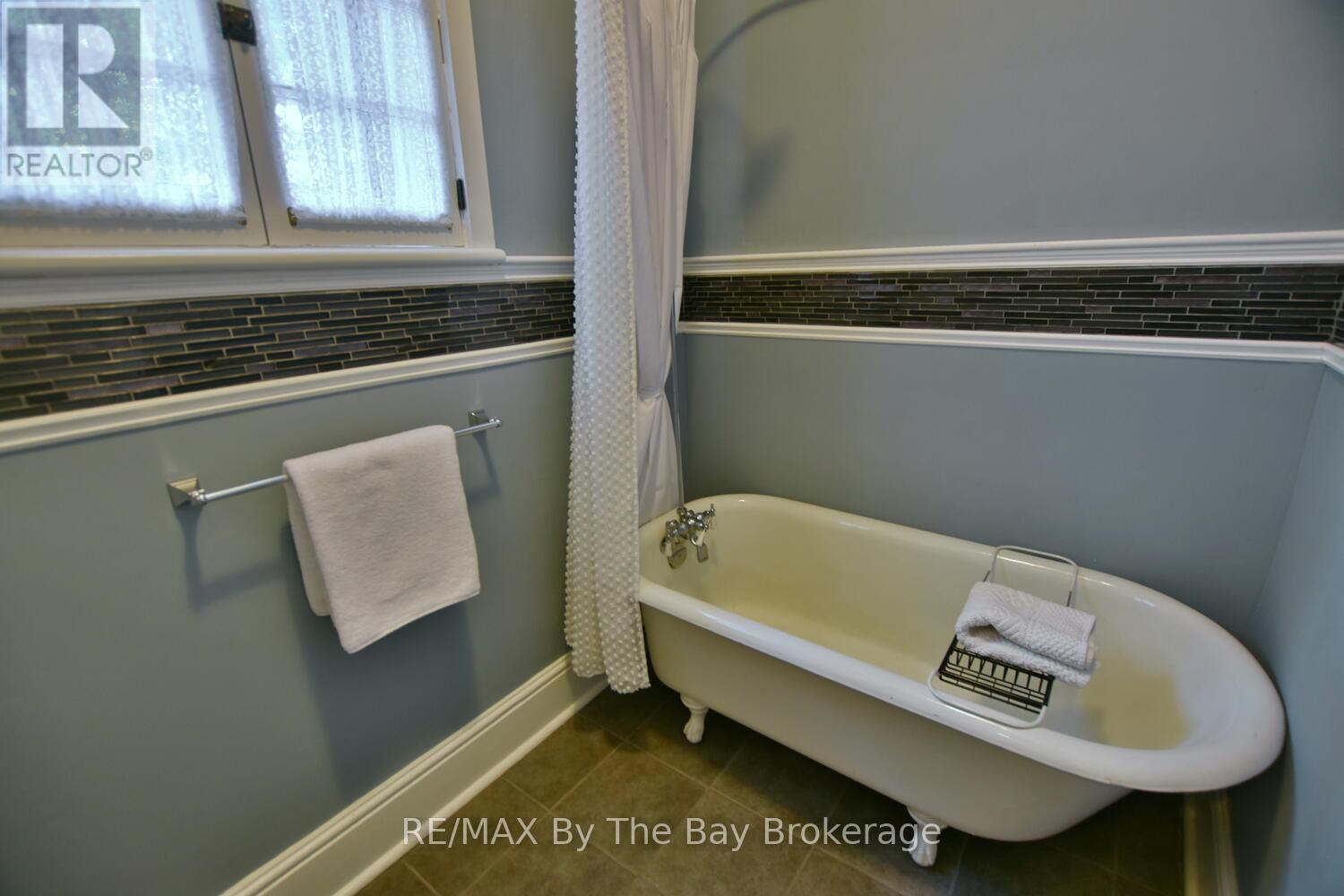 214 Elm Street, Clearview, Ontario  L0M 1S0 - Photo 34 - S12275210