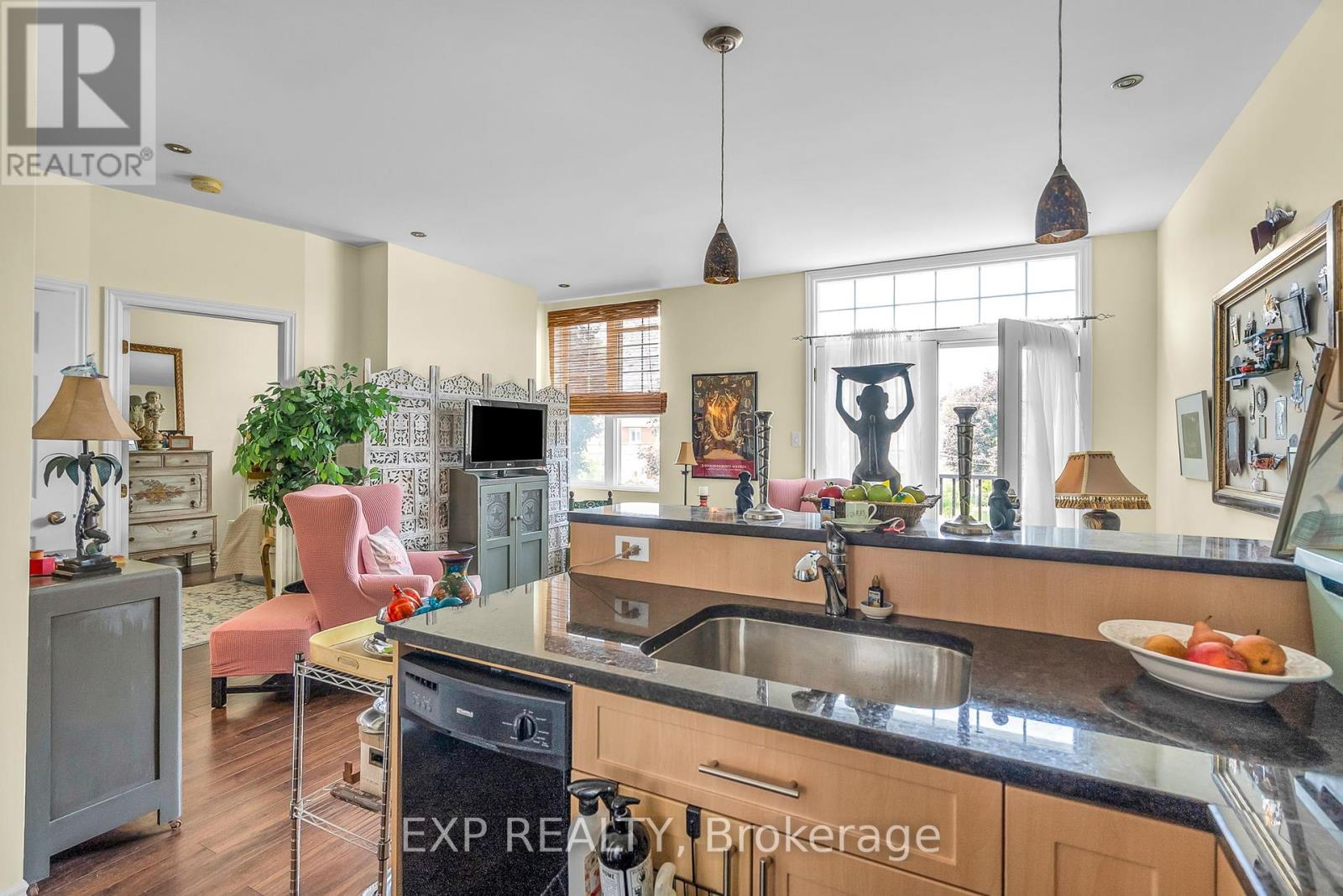 202 - 412 Fifth Street E, Cornwall, Ontario  K6H 2M2 - Photo 4 - X12269445