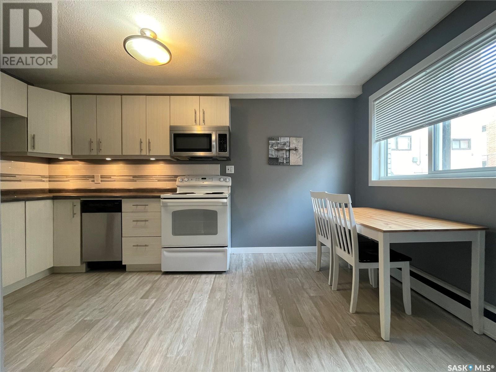 Property at 6 2157 Rae STREET image 3
