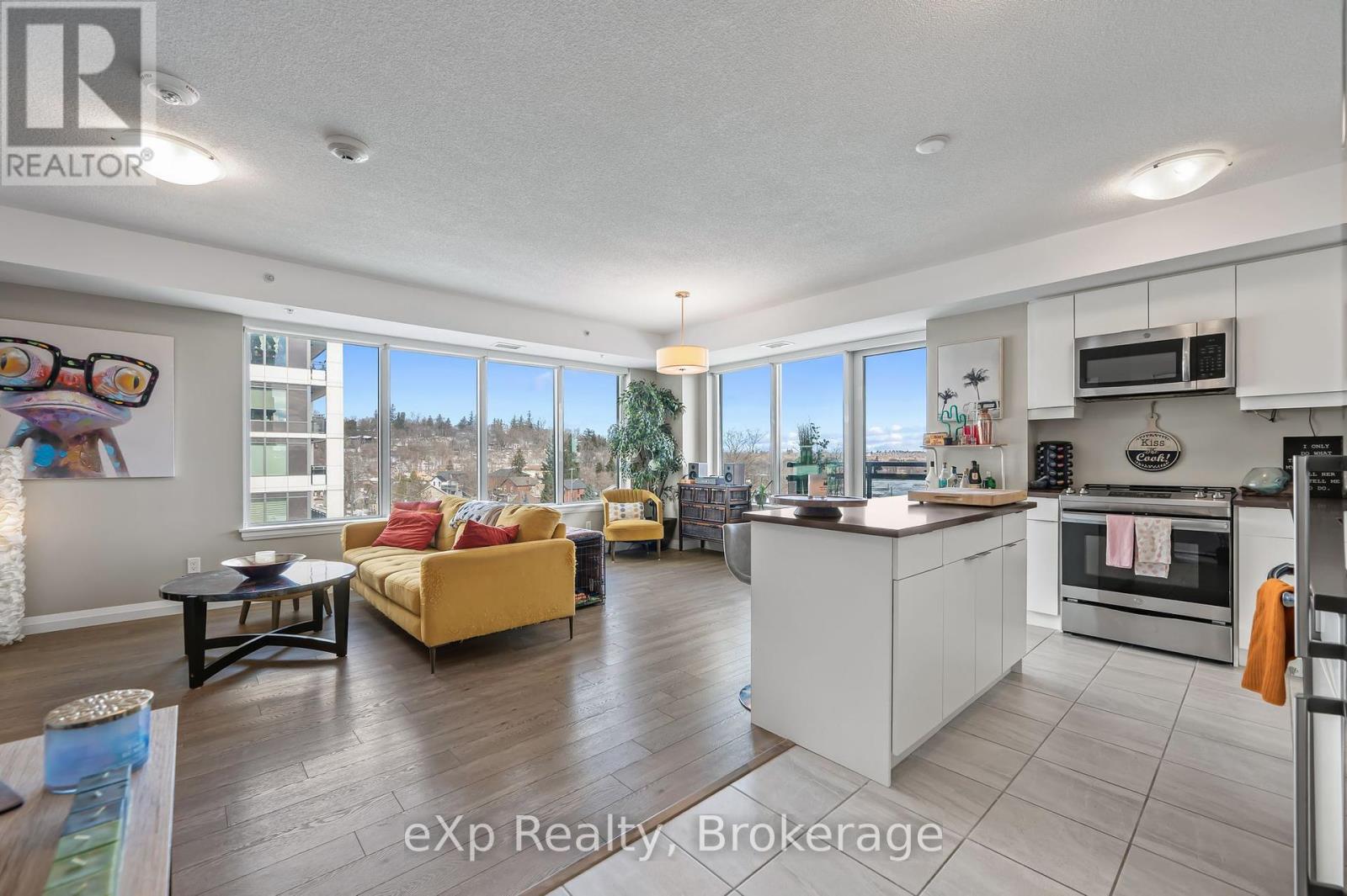 Property at 612 - 63 ARTHUR STREET S image 1