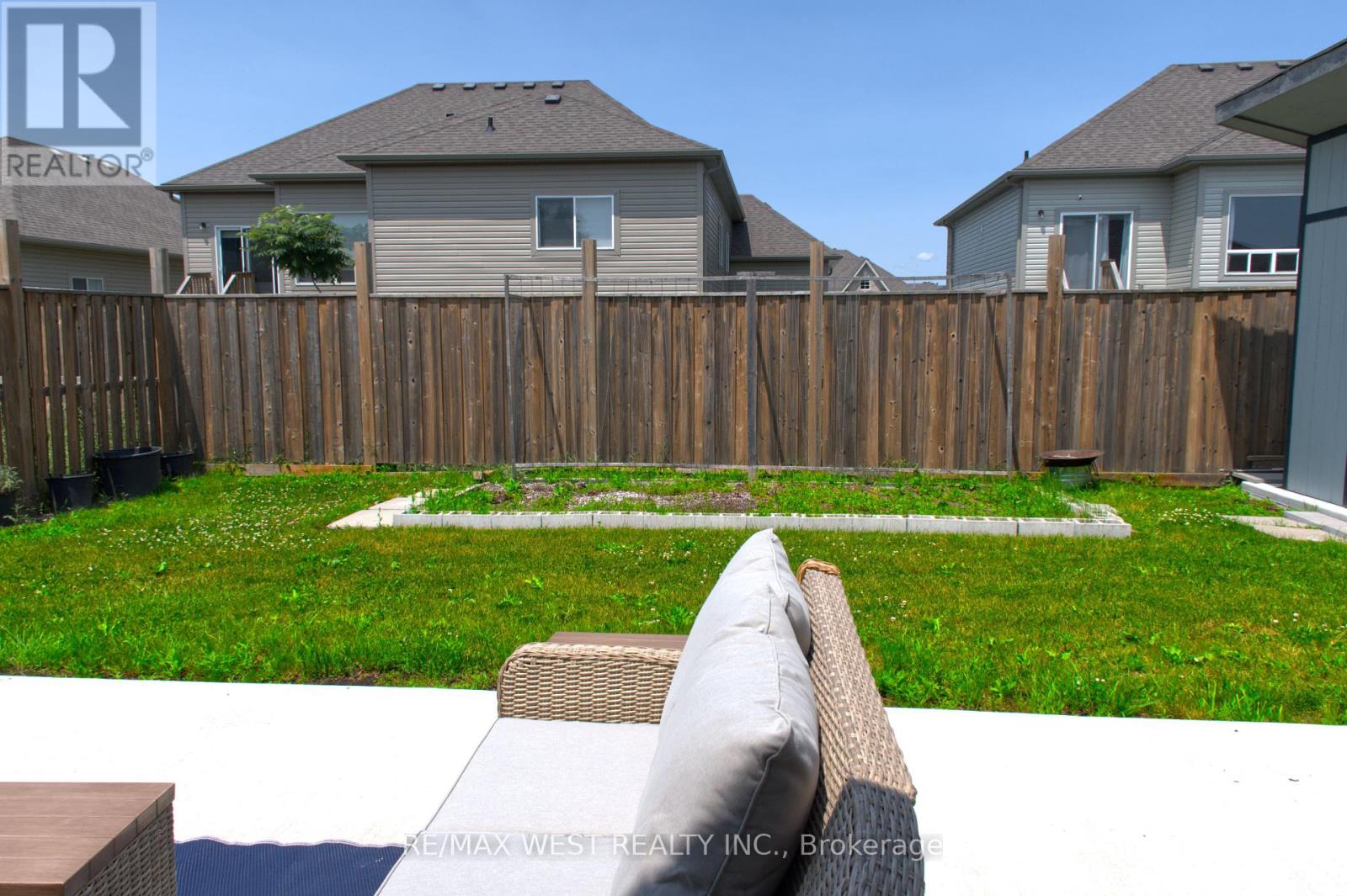 396 Louisa Street, Fort Erie (Lakeshore), Ontario  L2A 0E2 - Photo 30 - X12274406