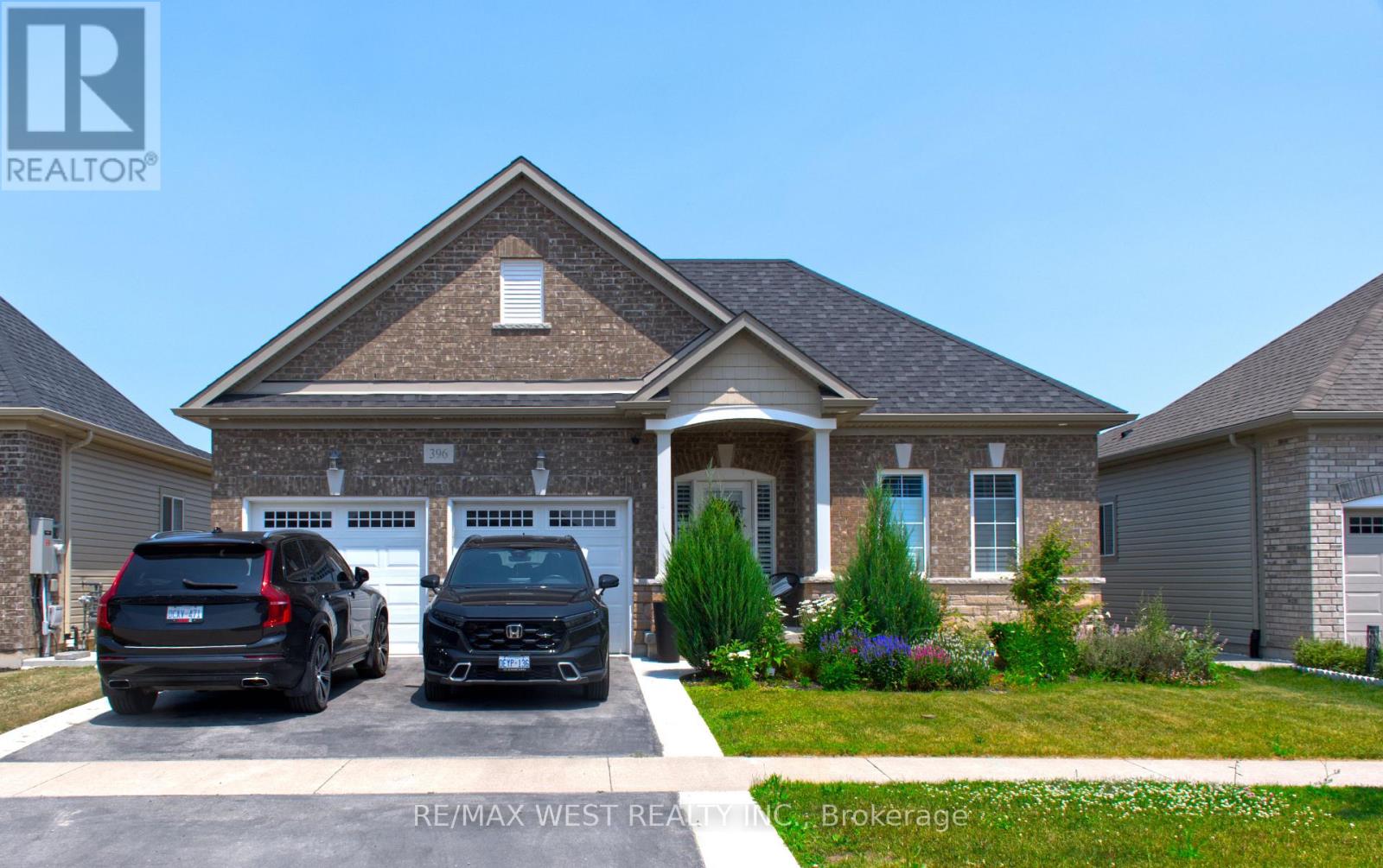 396 Louisa Street, Fort Erie (Lakeshore), Ontario  L2A 0E2 - Photo 1 - X12274406