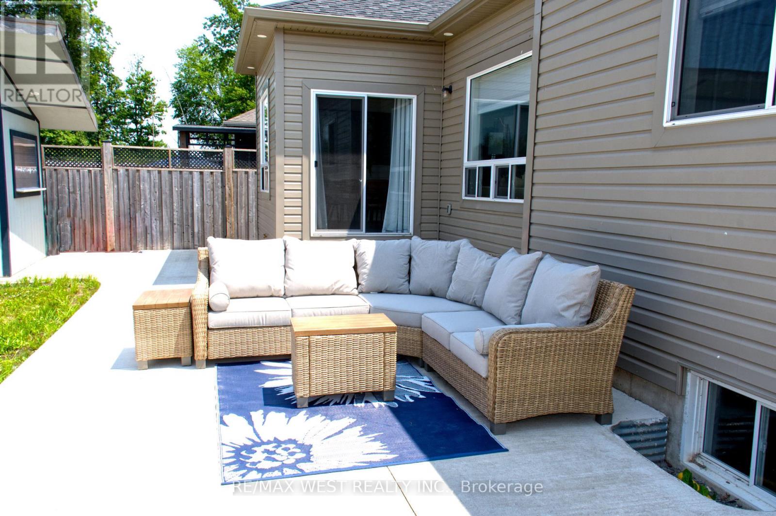 396 Louisa Street, Fort Erie (Lakeshore), Ontario  L2A 0E2 - Photo 28 - X12274406