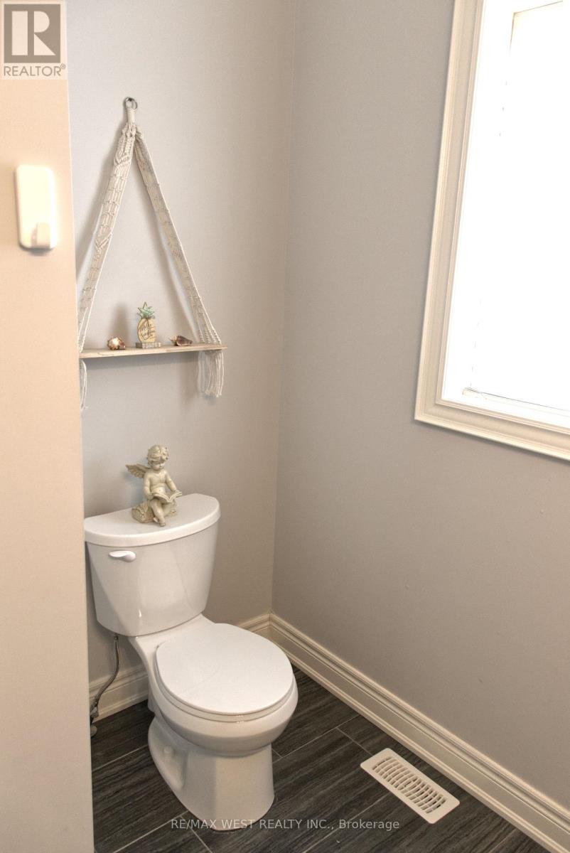 396 Louisa Street, Fort Erie (Lakeshore), Ontario  L2A 0E2 - Photo 25 - X12274406