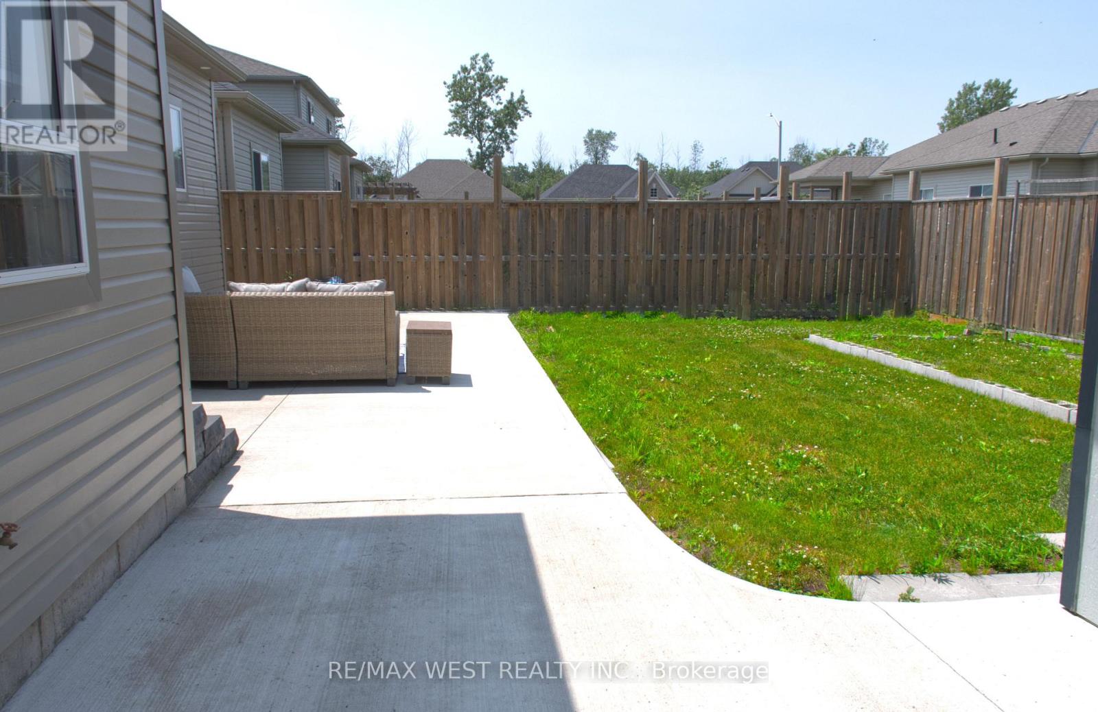 396 Louisa Street, Fort Erie (Lakeshore), Ontario  L2A 0E2 - Photo 31 - X12274406