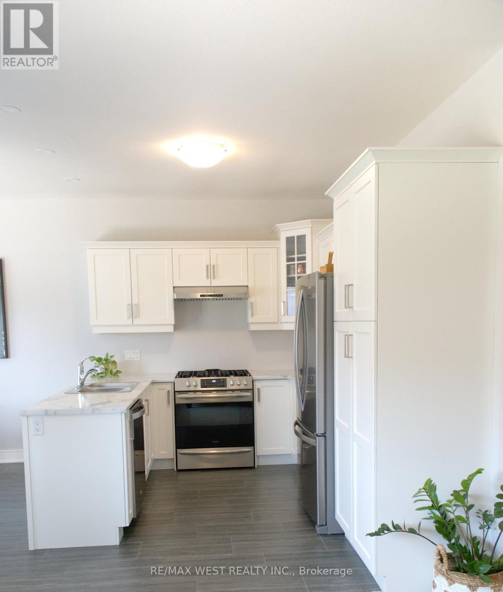 396 Louisa Street, Fort Erie (Lakeshore), Ontario  L2A 0E2 - Photo 9 - X12274406