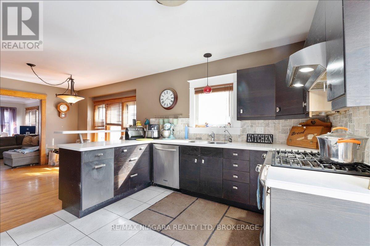 53 Marquis Street, St. Catharines (Downtown), Ontario  L2R 4Y7 - Photo 12 - X12275265