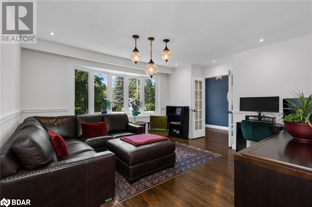 Property at 28 LARRY Street image 3