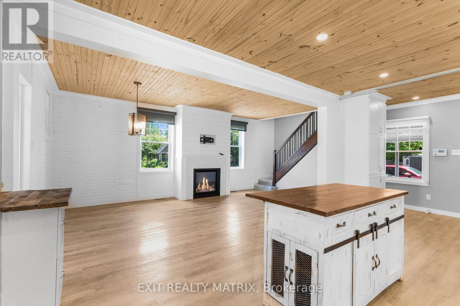 499 Smerdon Street, Hawkesbury, Ontario  K6A 2M9 - Photo 12 - X12275272