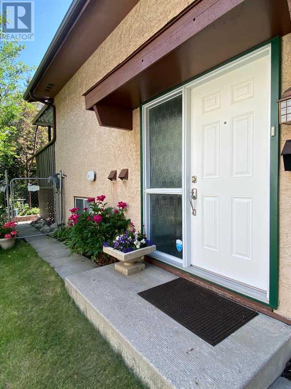 Property at 130 Silvergrove Road NW image 3