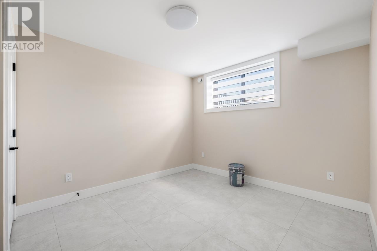 Listing Picture 33 of 38 : 6550 IMPERIAL STREET, Burnaby / 本拿比 - 魯藝地產 Yvonne Lu Group - MLS Medallion Club Member