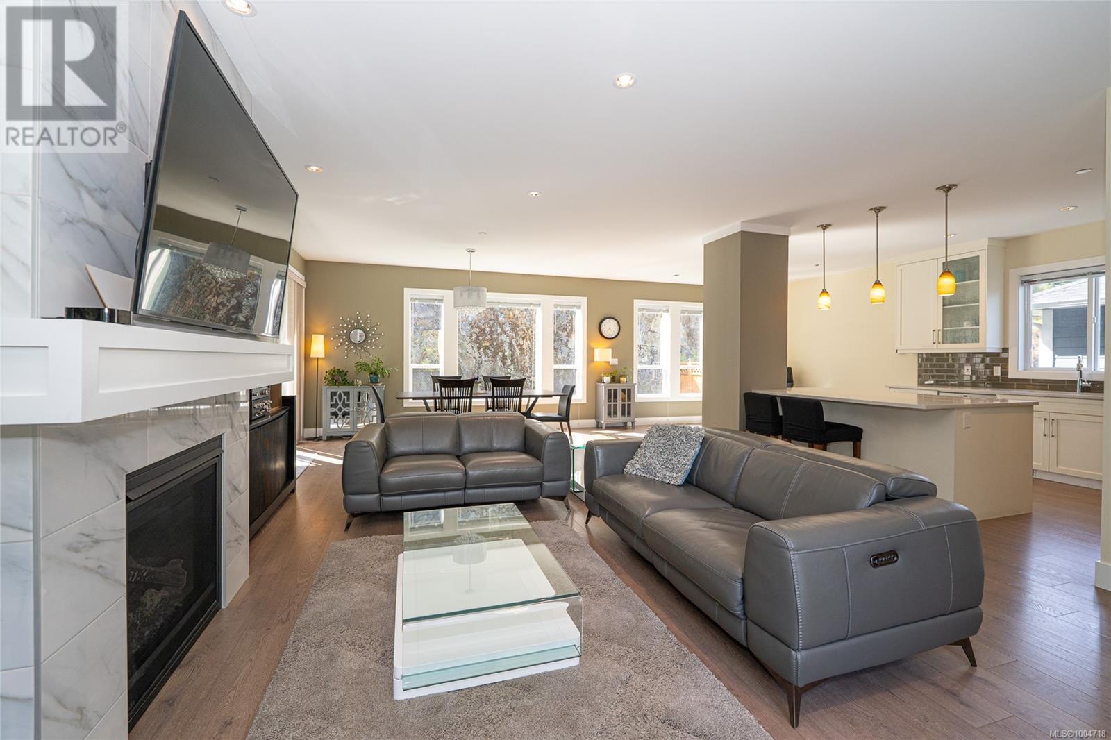 Property at 320 Selica Rd image 4