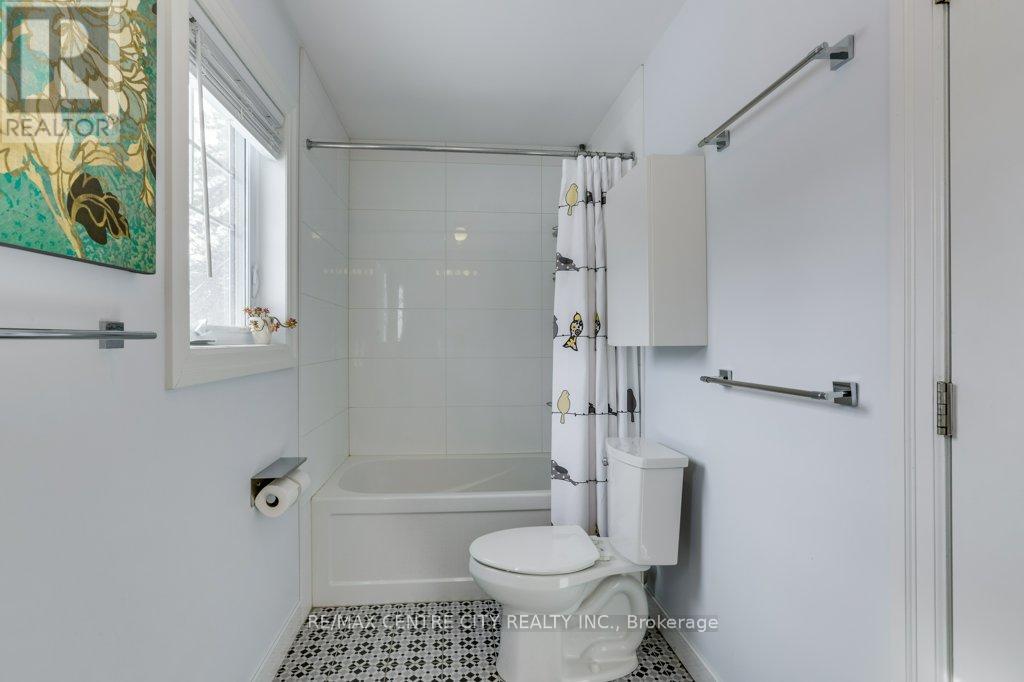 146 Victoria Street, London East, Ontario  N6A 2B7 - Photo 33 - X12275441